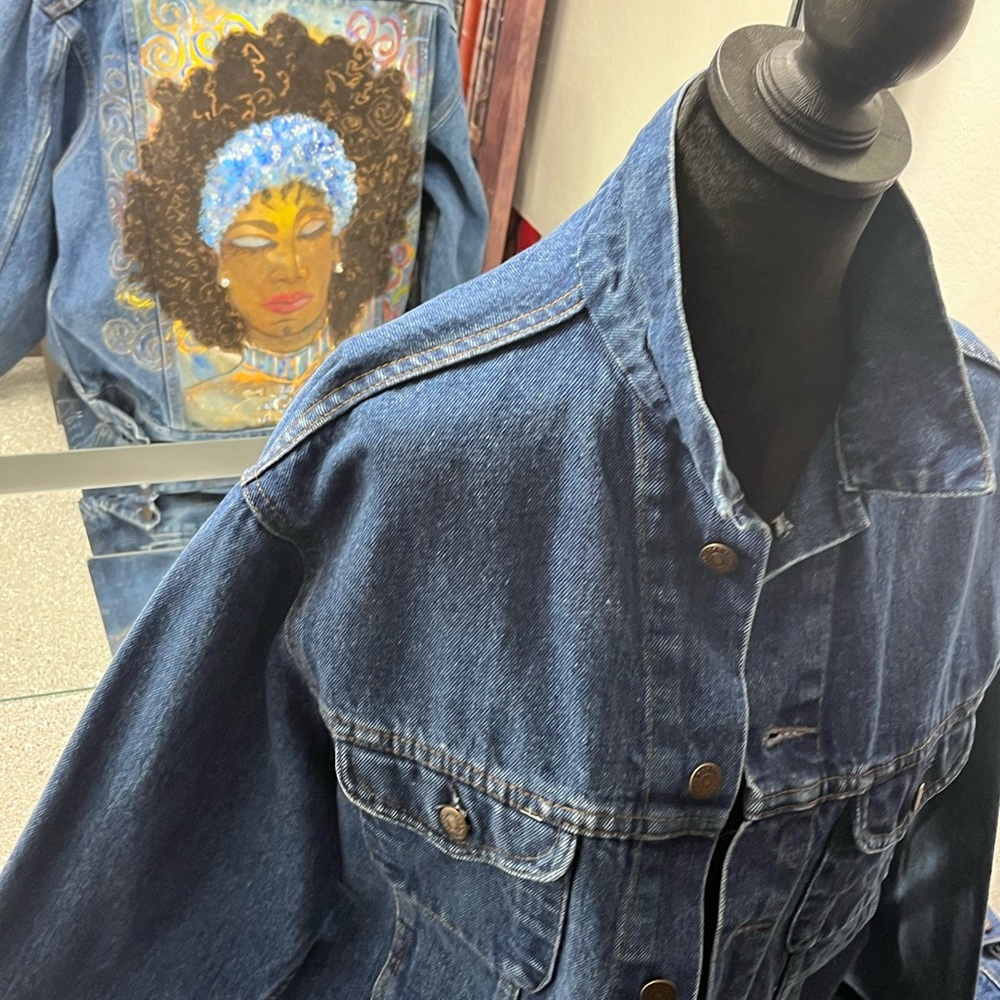 GAP Denim Jacket with Blue and Gold Artistic Design - Picture 4 of 6